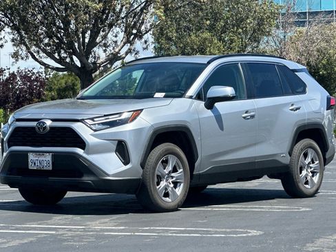 Used 2025 Toyota RAV4 XLE AWD/4WD image 8