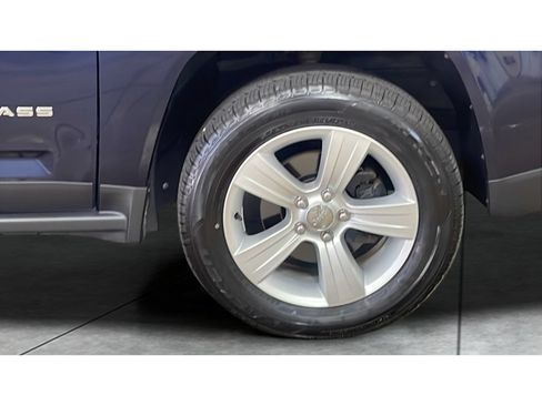 Used 2014 Jeep Compass Latitude w/ Sun/Sound Group AWD/4WD image 21