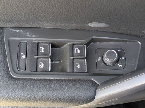 Used 2021 Volkswagen Tiguan SE image 20