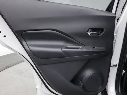 Used 2019 Nissan Kicks SR w/ SR Premium Package FWD image 31