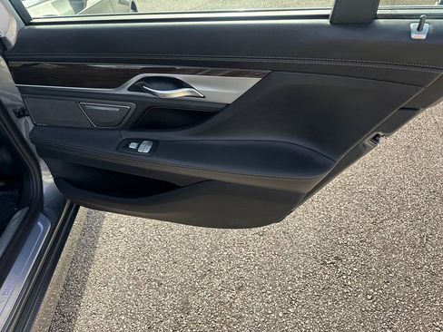 Used 2018 BMW 750i xDrive image 16