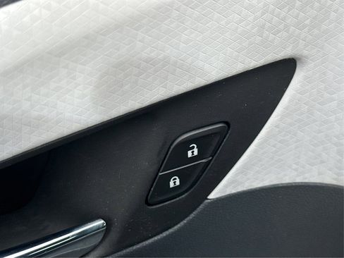 Used 2021 Chevrolet Bolt LT image 32