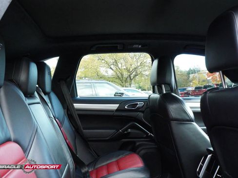 Used 2018 Porsche Cayenne GTS image 39