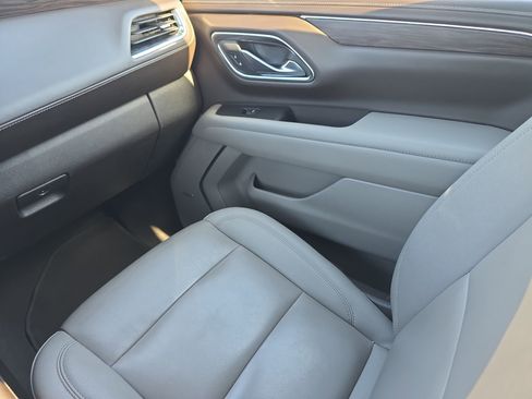 Used 2023 Chevrolet Suburban LT image 15