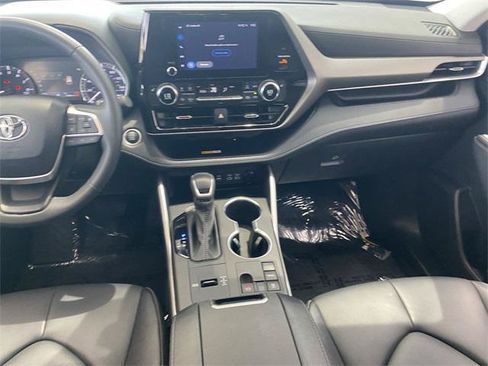 Certified 2024 Toyota Highlander XLE FWD image 26
