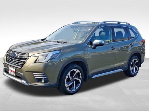 Used 2023 Subaru Forester Touring image 3