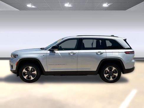 Used 2023 Jeep Grand Cherokee 4WD 4xe image 2