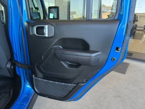Used 2023 Jeep Wrangler Unlimited AWD/4WD image 34