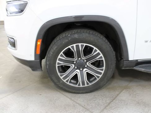 Used 2022 Jeep Wagoneer Series III w/ Flexible Seating Group AWD/4WD image 40