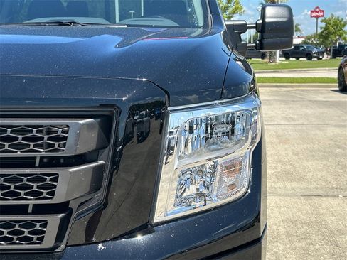 Used 2024 Nissan Titan SV w/ SV Convenience Package image 34