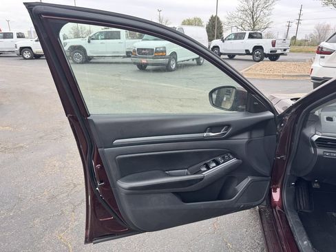 Used 2023 Nissan Altima 2.5 SV image 6