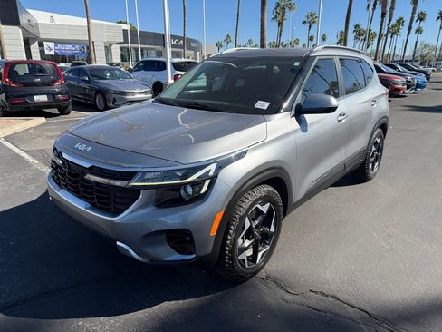 Used 2024 Kia Seltos EX image 4