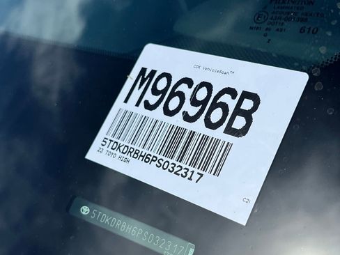 Used 2023 Toyota Highlander LE image 14