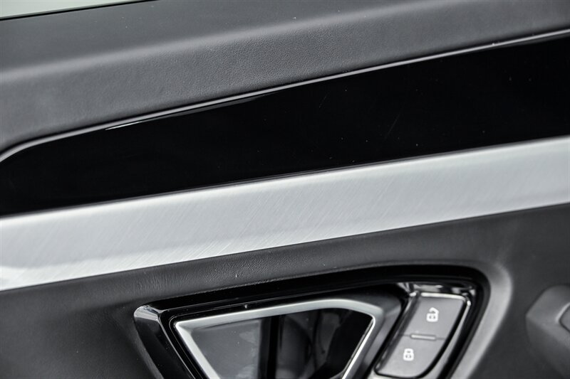 Used 2019 Lamborghini Urus AWD/4WD image 29