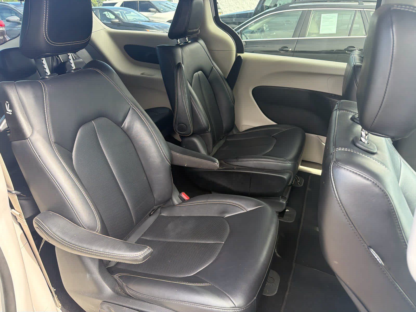 Used 2024 Chrysler Pacifica Limited FWD image 9