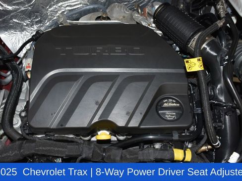 Used 2025 Chevrolet Trax RS image 7