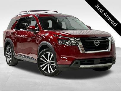 Used 2024 Nissan Pathfinder Platinum w/ Cargo Package