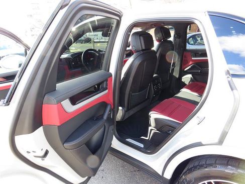 Used 2024 Porsche Cayenne S image 22