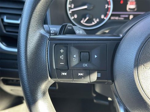 Used 2023 Nissan Rogue S image 9