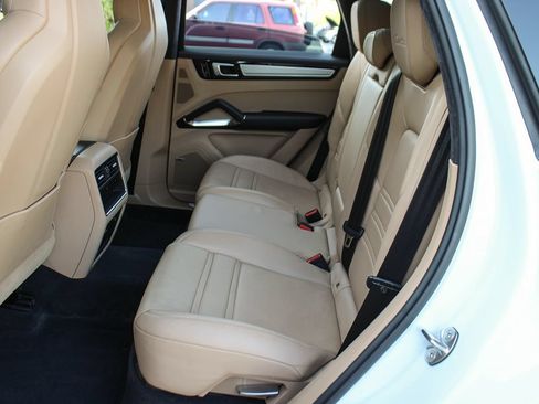 Used 2019 Porsche Cayenne Turbo AWD/4WD image 18