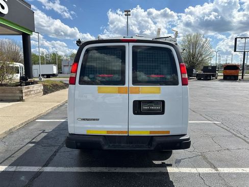 Used 2018 Chevrolet Express 2500 w/ Driver Convenience Package image 7