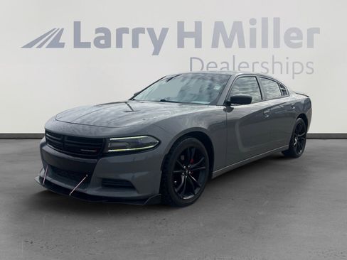 Used 2017 Dodge Charger SE w/ Blacktop Package image 1