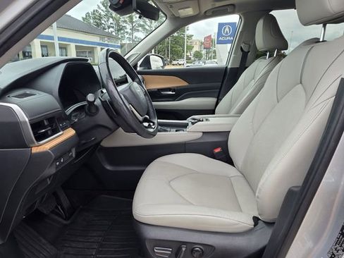 Used 2024 Toyota Grand Highlander AWD image 17