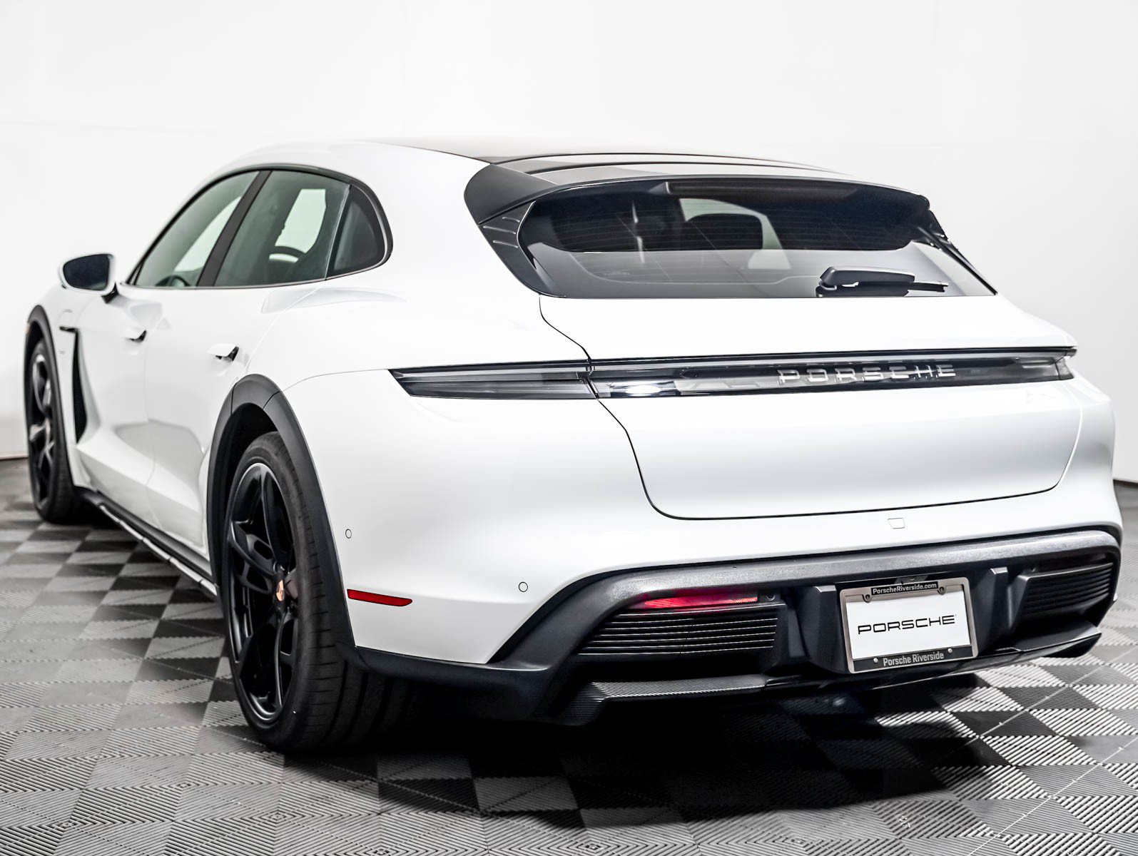 Certified 2025 Porsche Taycan 4 Cross Turismo AWD/4WD image 3
