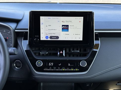 Used 2024 Toyota Corolla SE image 3