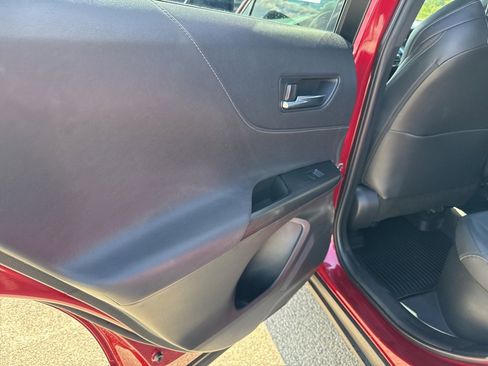 Used 2023 Toyota Venza XLE image 21