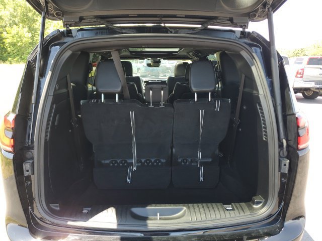 Used 2026 Chrysler Pacifica Limited FWD image 10