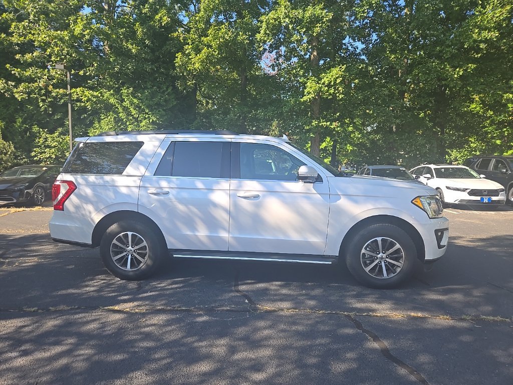 Used 2019 Ford Expedition XLT w/ Equipment Group 202A AWD/4WD image 4