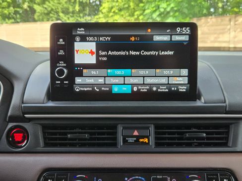Used 2025 Honda Pilot Elite image 17