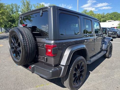 Used 2023 Jeep Wrangler Unlimited Sahara AWD/4WD image 16