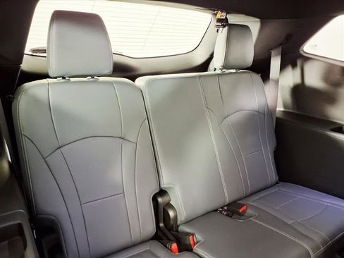 Used 2022 Buick Enclave Premium image 13