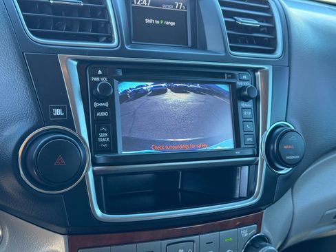 Used 2013 Toyota Highlander Limited image 29