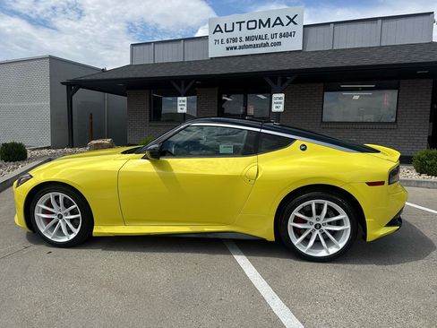 Used 2024 Nissan Z Performance w/ Floor Mat Package RWD image 8