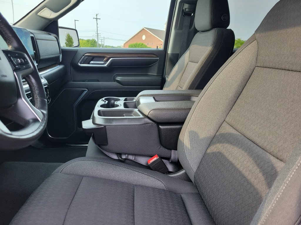 Used 2022 Chevrolet Silverado 1500 LT AWD/4WD image 19