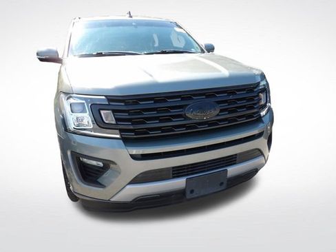 Used 2019 Ford Expedition XLT w/ Equipment Group 202A RWD image 3