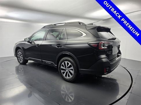 Used 2022 Subaru Outback Premium image 6