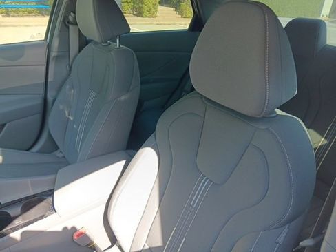 Certified 2023 Hyundai Elantra Blue FWD image 7