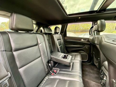 Used 2016 Jeep Grand Cherokee Overland w/ Advanced Technology Group image 32