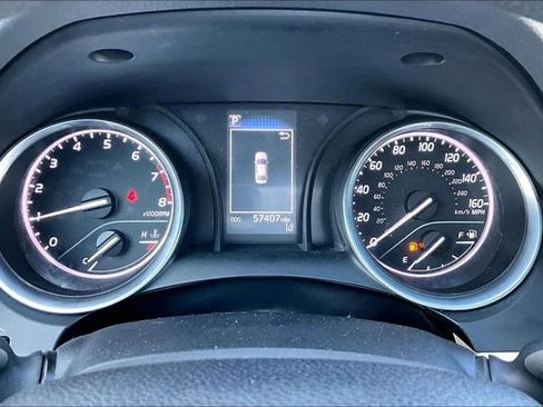 Used 2018 Toyota Camry LE image 10