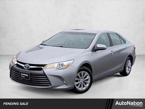 Used 2017 Toyota Camry LE image 1