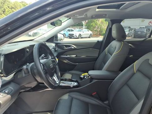Used 2025 Chevrolet Trax ACTIV w/ Sunroof Package FWD image 5