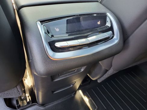 Used 2022 Cadillac XT6 Sport w/ Technology Package image 41
