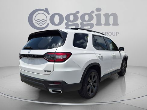 Certified 2025 Honda Pilot Sport image 6