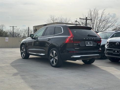 Used 2023 Volvo XC60 T8 Plus image 5