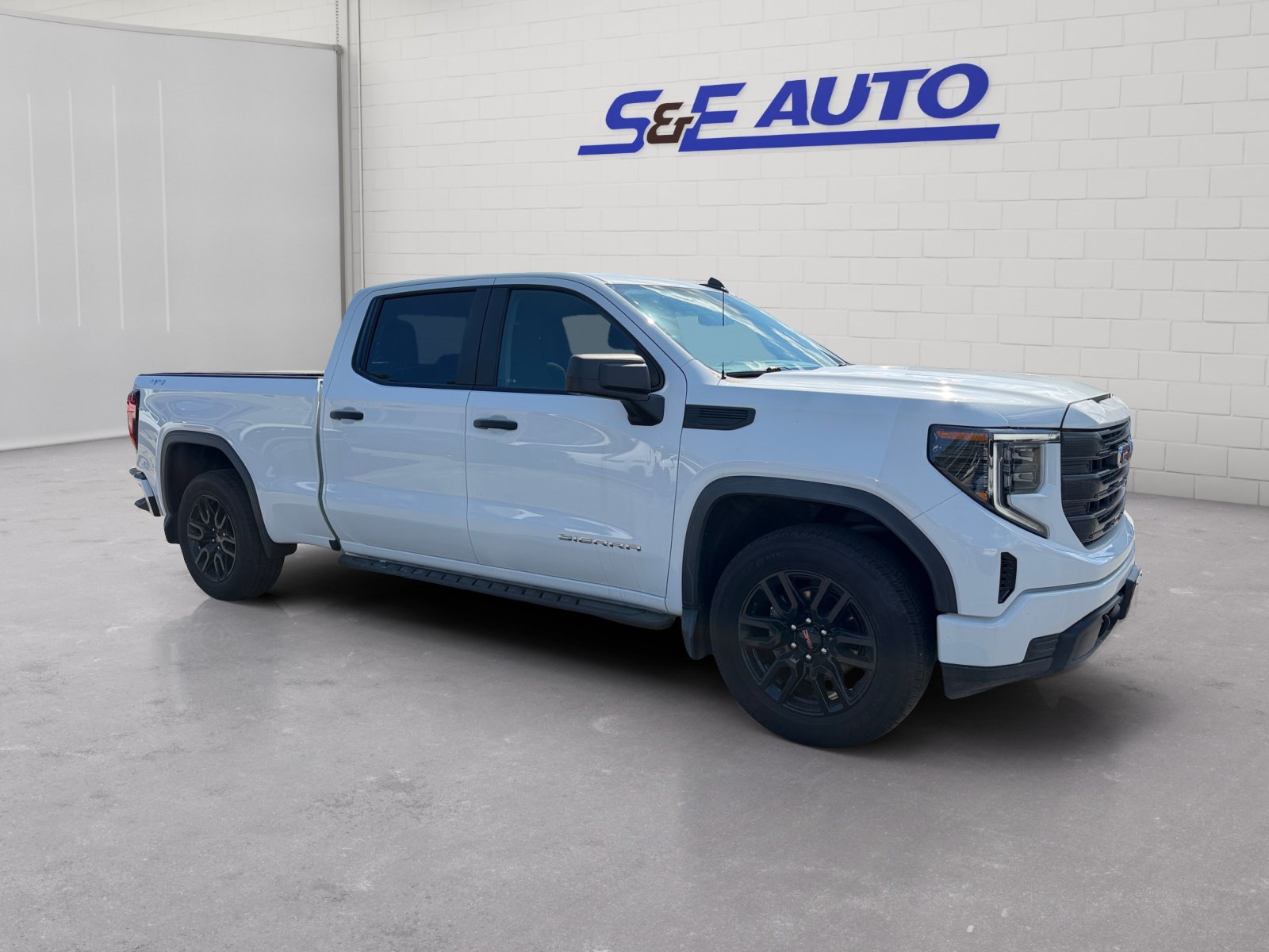 Used 2024 GMC Sierra 1500 Pro w/ Graphite Edition AWD/4WD image 6