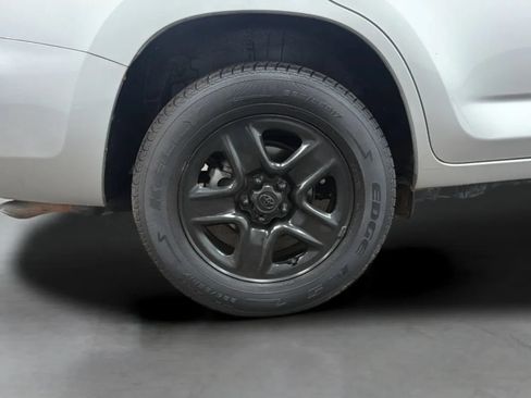 Used 2007 Toyota RAV4 2WD image 25